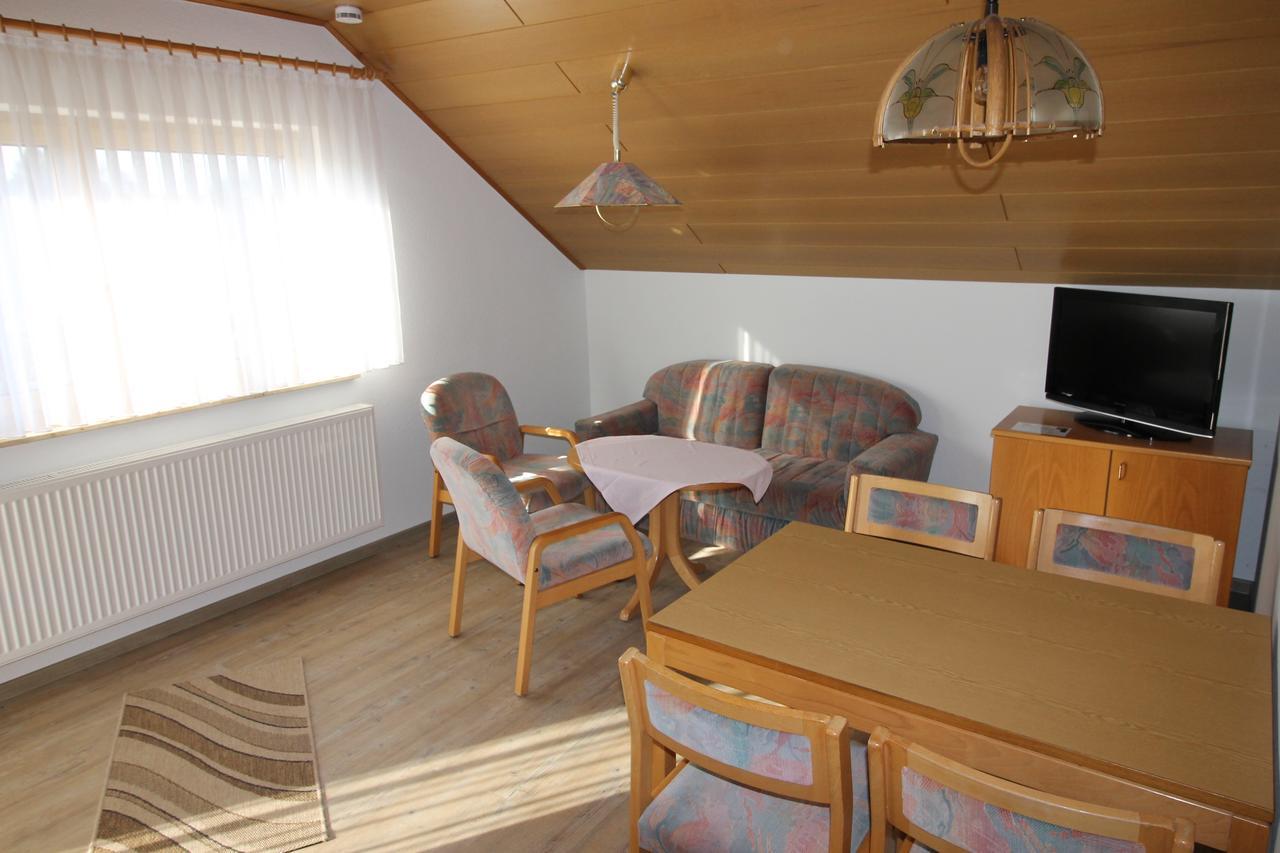 Gasthaus Und Ferienwohnungen Zum Engel Waldbrunn  ภายนอก รูปภาพ