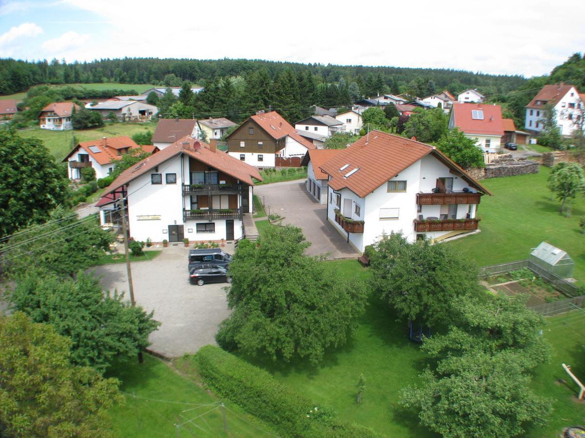 Gasthaus Und Ferienwohnungen Zum Engel Waldbrunn  ภายนอก รูปภาพ